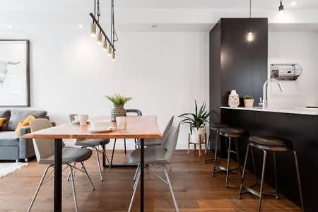 Sleek Condo In The Heart Of Little Italy By Den Stays มอนทรีอัล ภายนอก รูปภาพ