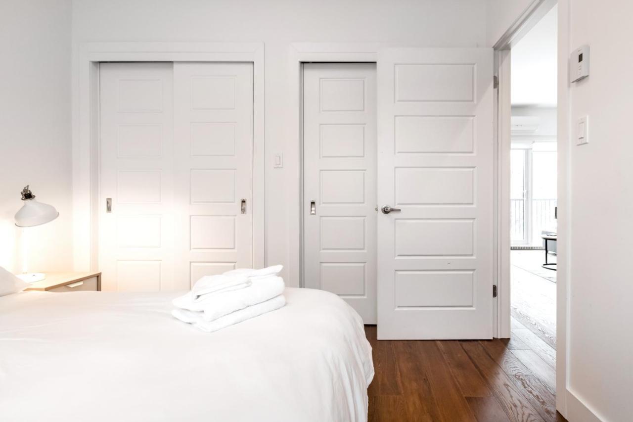 Sleek Condo In The Heart Of Little Italy By Den Stays มอนทรีอัล ห้อง รูปภาพ