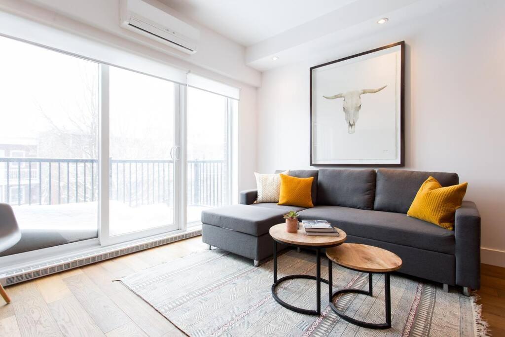 Sleek Condo In The Heart Of Little Italy By Den Stays มอนทรีอัล ภายนอก รูปภาพ