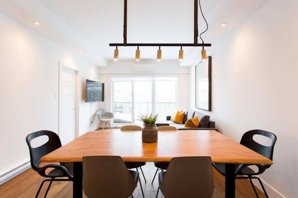 Sleek Condo In The Heart Of Little Italy By Den Stays มอนทรีอัล ภายนอก รูปภาพ