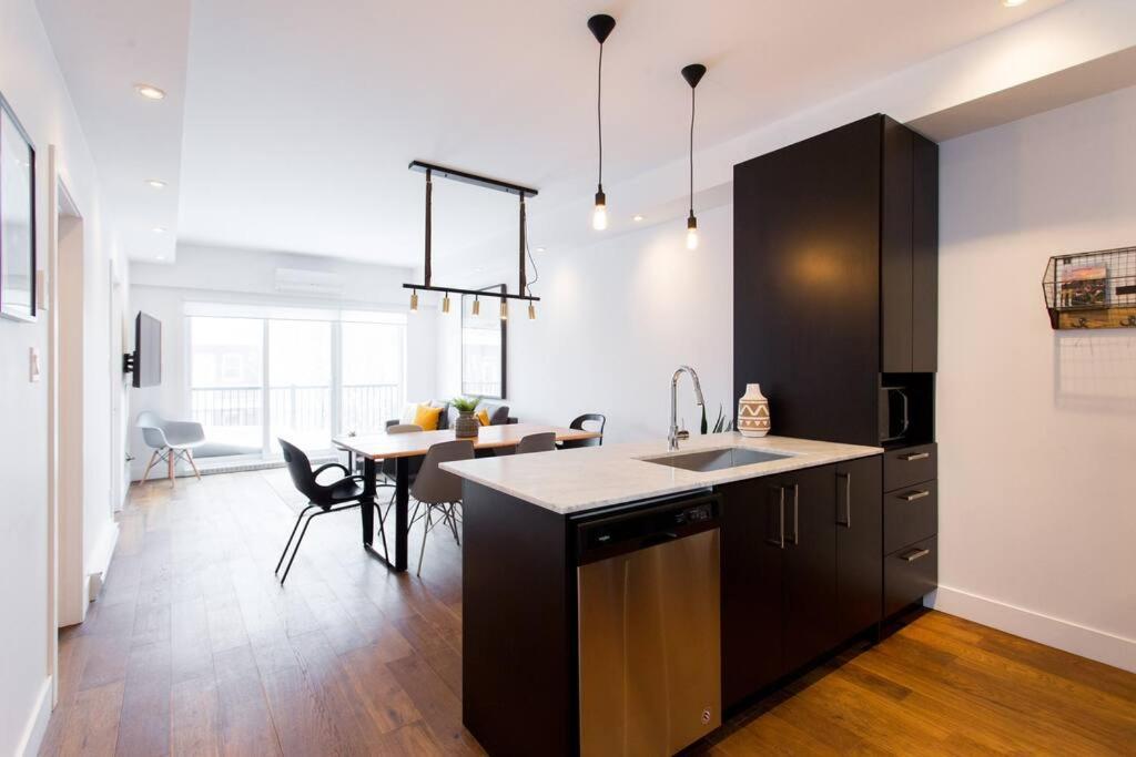 Sleek Condo In The Heart Of Little Italy By Den Stays มอนทรีอัล ภายนอก รูปภาพ